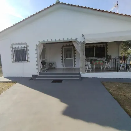 Raxoni House *